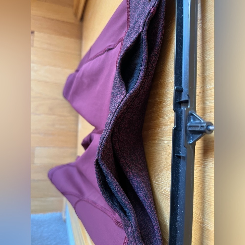 Lululemon Women’s Tight Stuff II-Reflective Details on Bottom of Leggings-Size 8 - Picture 8 of 12